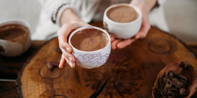 نوشیدنی گرم و شکلات تلخ